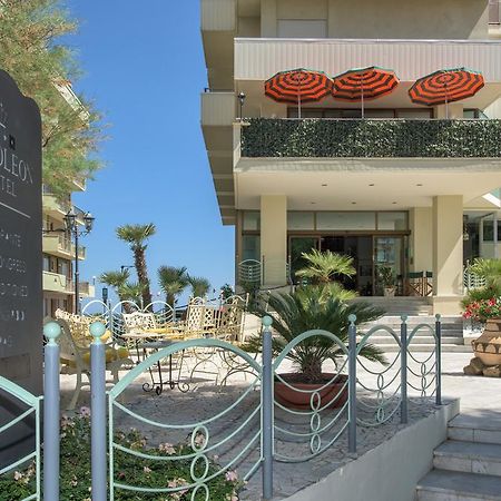 Hotel Napoleon Cattolica Exterior foto