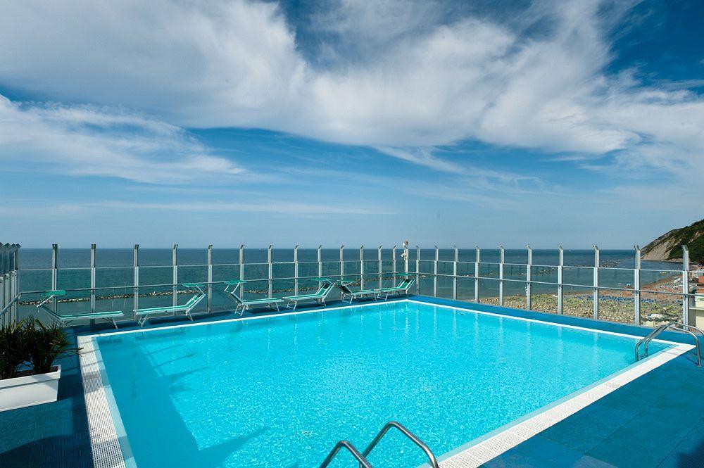Hotel Napoleon Cattolica Exterior foto