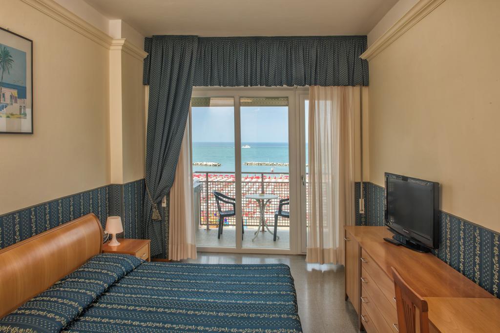 Hotel Napoleon Cattolica Exterior foto